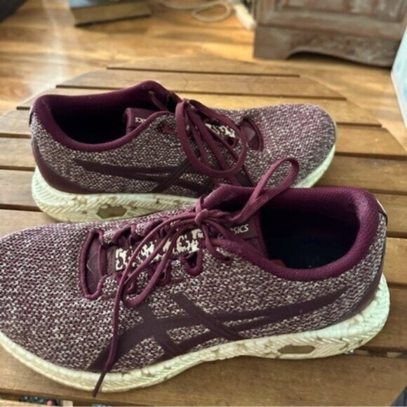 Onitsuka Tiger Asics Running Shoes size 9.5 EUC color: Maroon and Cream. - Picture 4 of 10